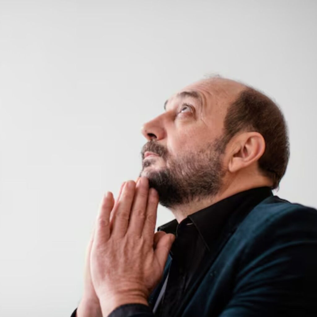 Rezar-focado-na-dor-e-na-preocupação-causa-uma-desconexão-conosco-e-com-Deus.
