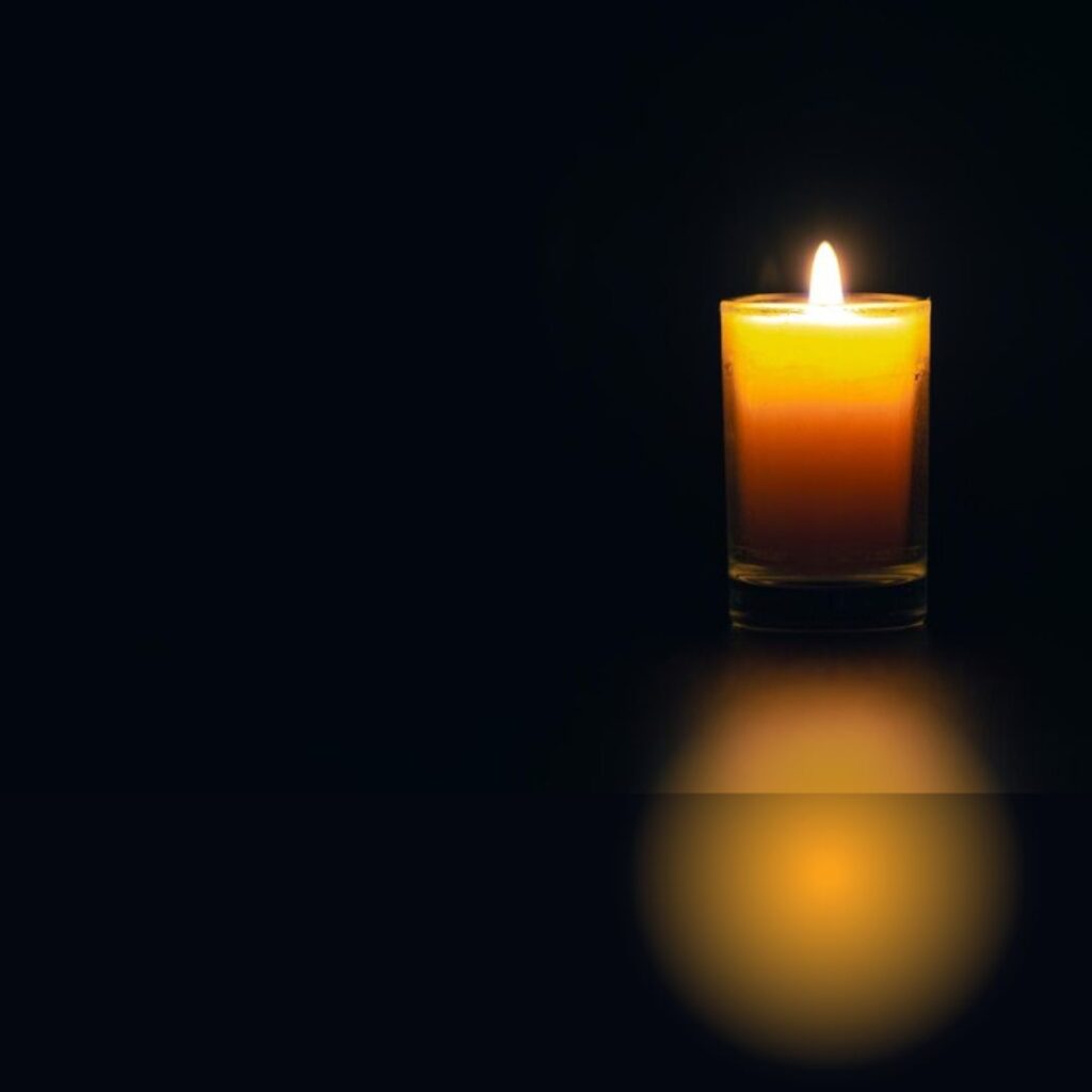 a-oração-nos-conecta-com-a-nossa-essência-nossa-luz-interior-nossa-essencia-eu-divino.
