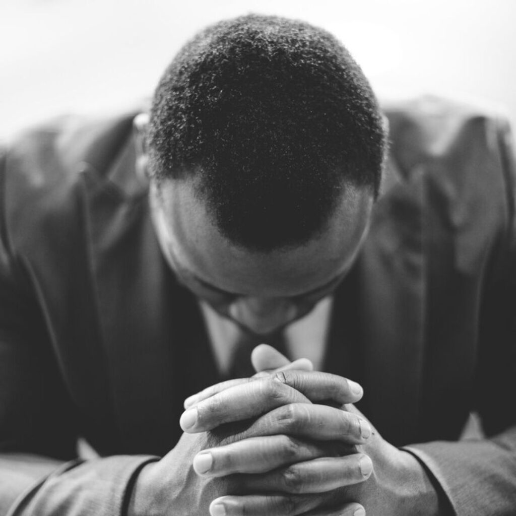 a-verdadeira-oração-é-a-busca-pela-conexão-com-Deus-ambiete-sereno-conexão-com-Deus.
