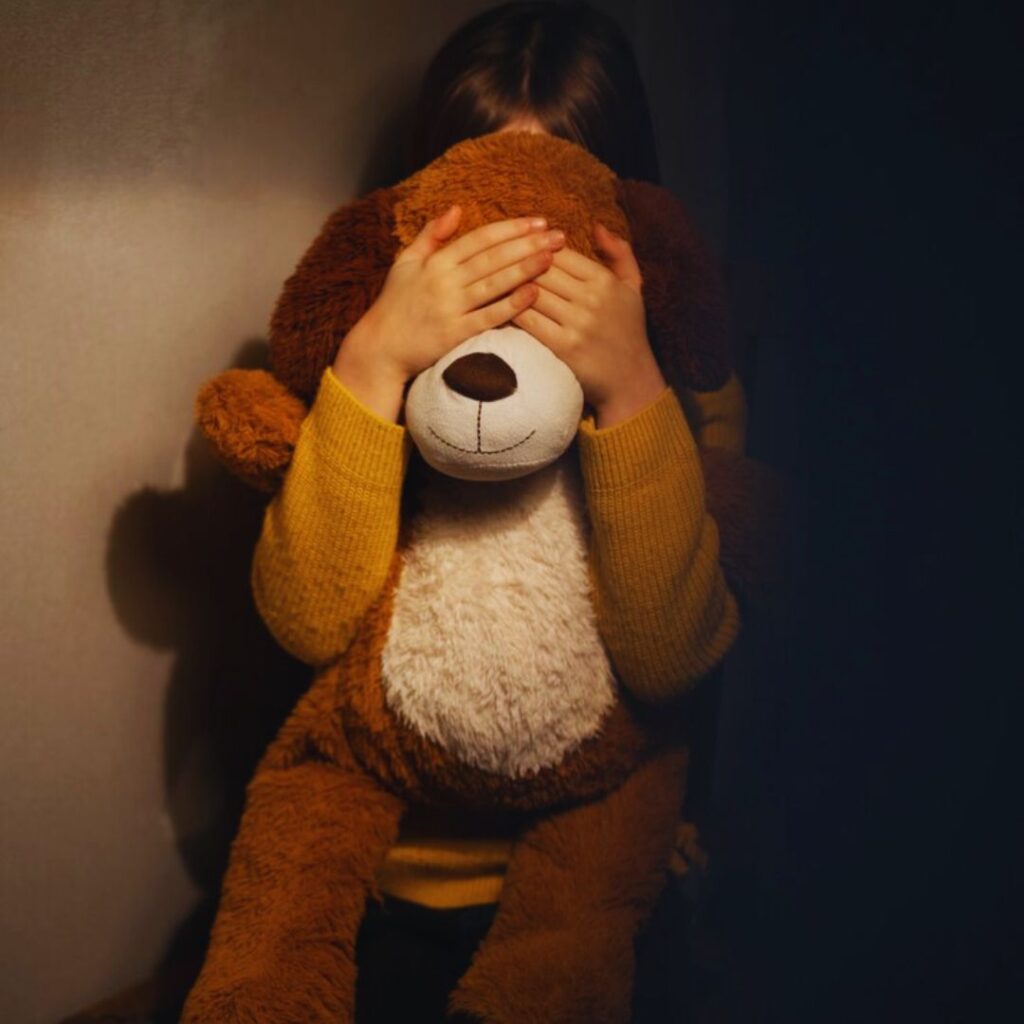 Emoções-vividas-infância-moldam-carregamos-para-vida-adulta-transformação-mudança