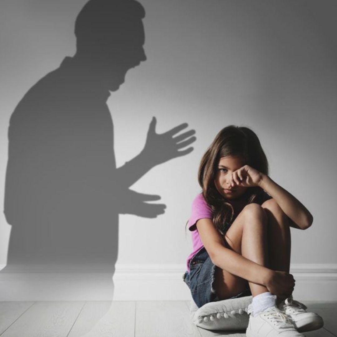 A Criança Boa: Como a Obediência Cega Apaga a Individualidade Infantil