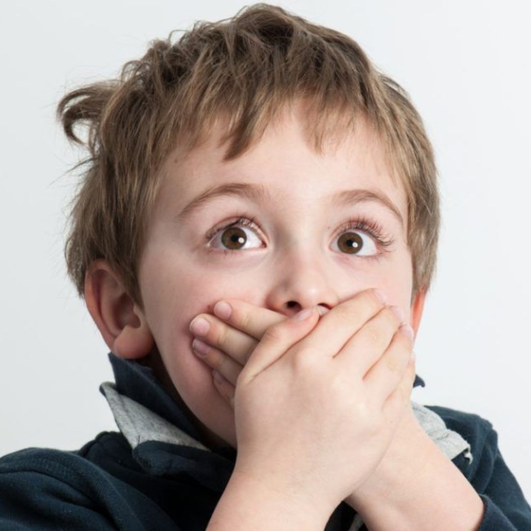 Silêncios Impostos: Quando Aprender a Calar Vira um Modo de Sobrevivência Emocional