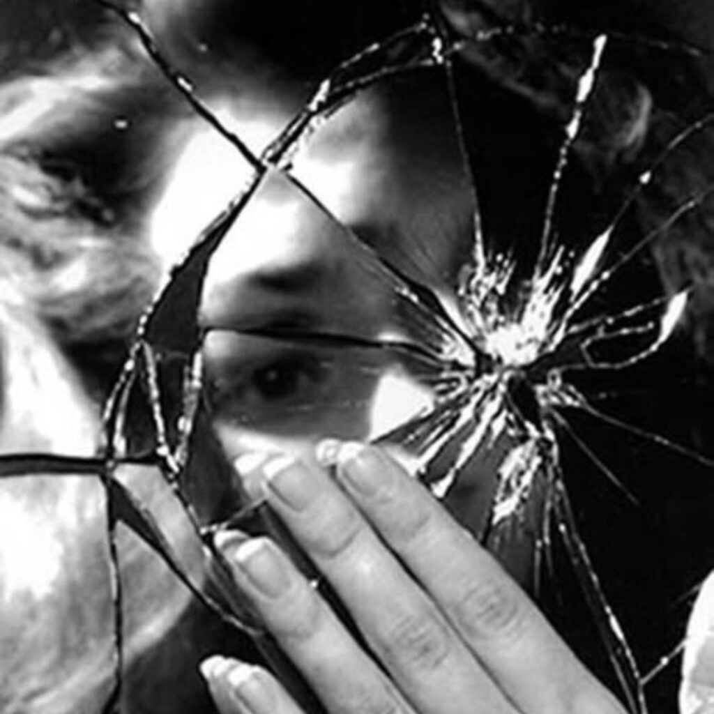 Tentar-agradar-fragmentamos-quem-somos-transformação-cura-coração-criança-interior-fé-oração-corção