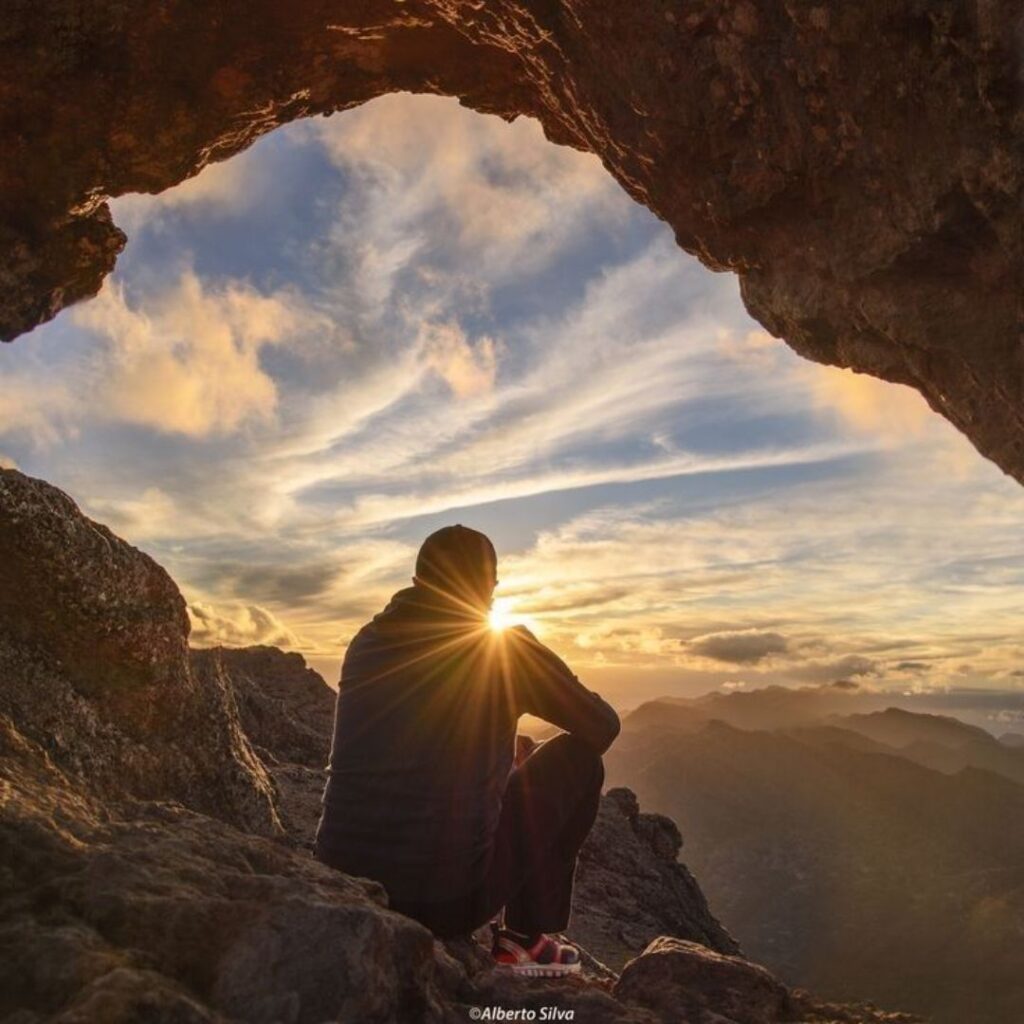 Harmonia-entre-consciente-inconsciente-evita-autossabotagem-transformação-cura-criança-interior-mudança-autoconhecimento-acolhida-aceitação-perdão-autocompaixão-ressignificação-oração-fé-coração