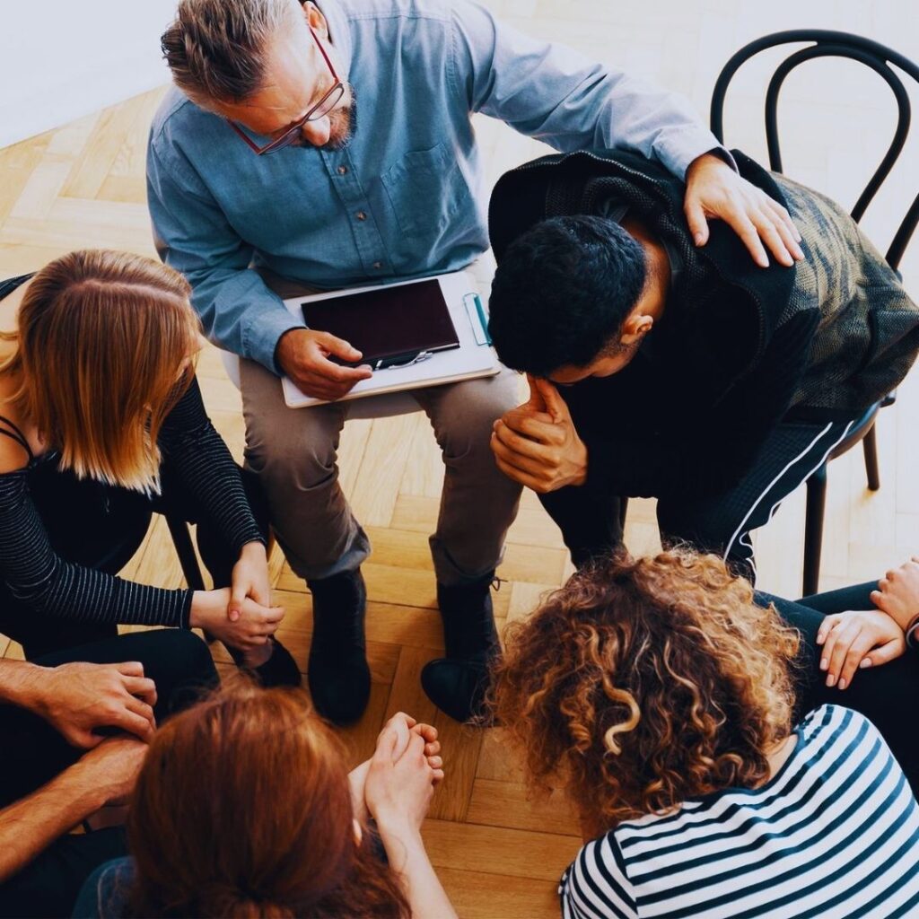 Quebrar-silêncio-pode-salvar-vidas-transformação-cura-criança-interior-mudança-acolhida-aceitação-perdão-autocompaixão-ressignificação-mudança-coração-fé-oração