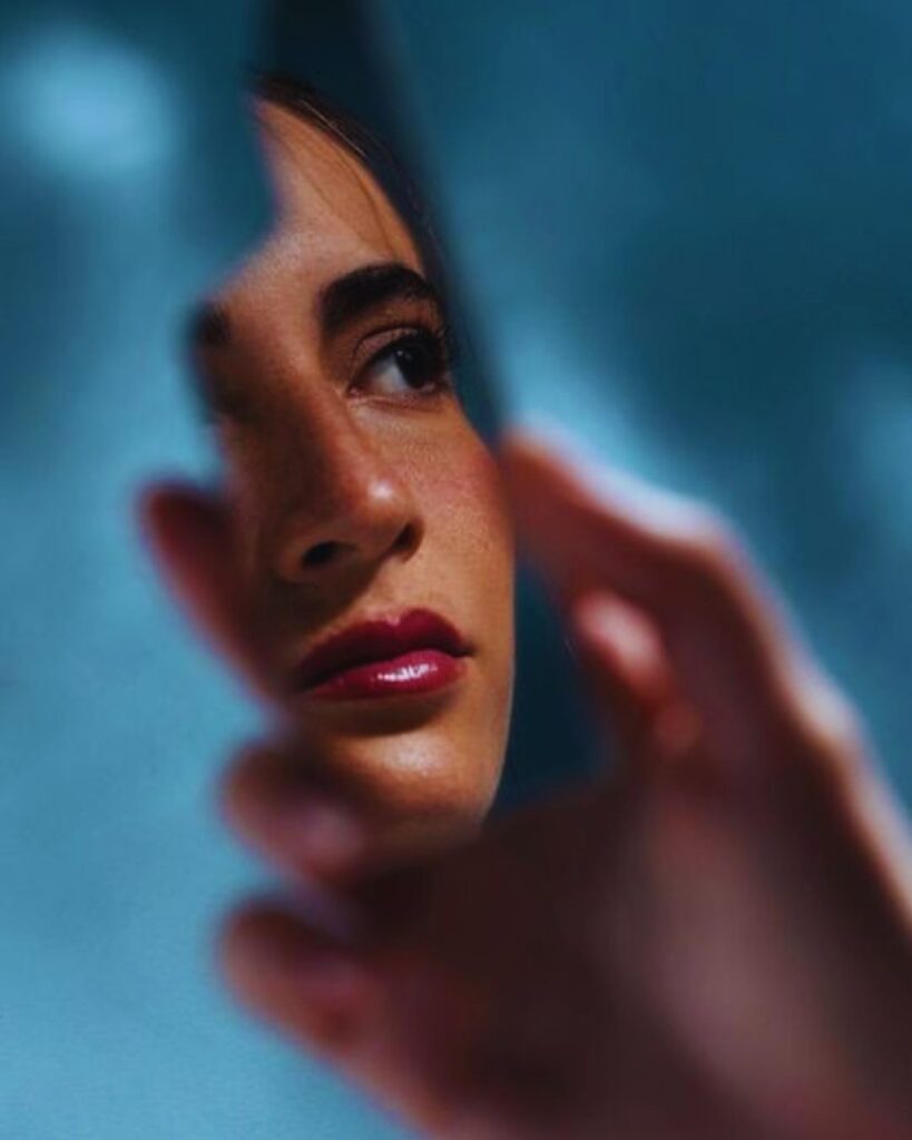 Querer-mudar-outro-forma-fugir-de-si-mesmo-transformação-cura-criança-interior-mudança-acolhida-aceitação-perdão-autocompaixão-ressignificação-mudança-coração-fé-oração