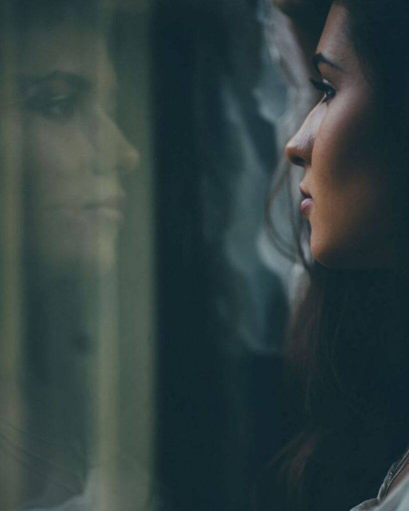 A mente-reflete-que-recebe-transformação-cura-criança-interior-mudança-acolhida-aceitação-perdão-autocompaixão-ressignificação-mudança-coração-fé-oração