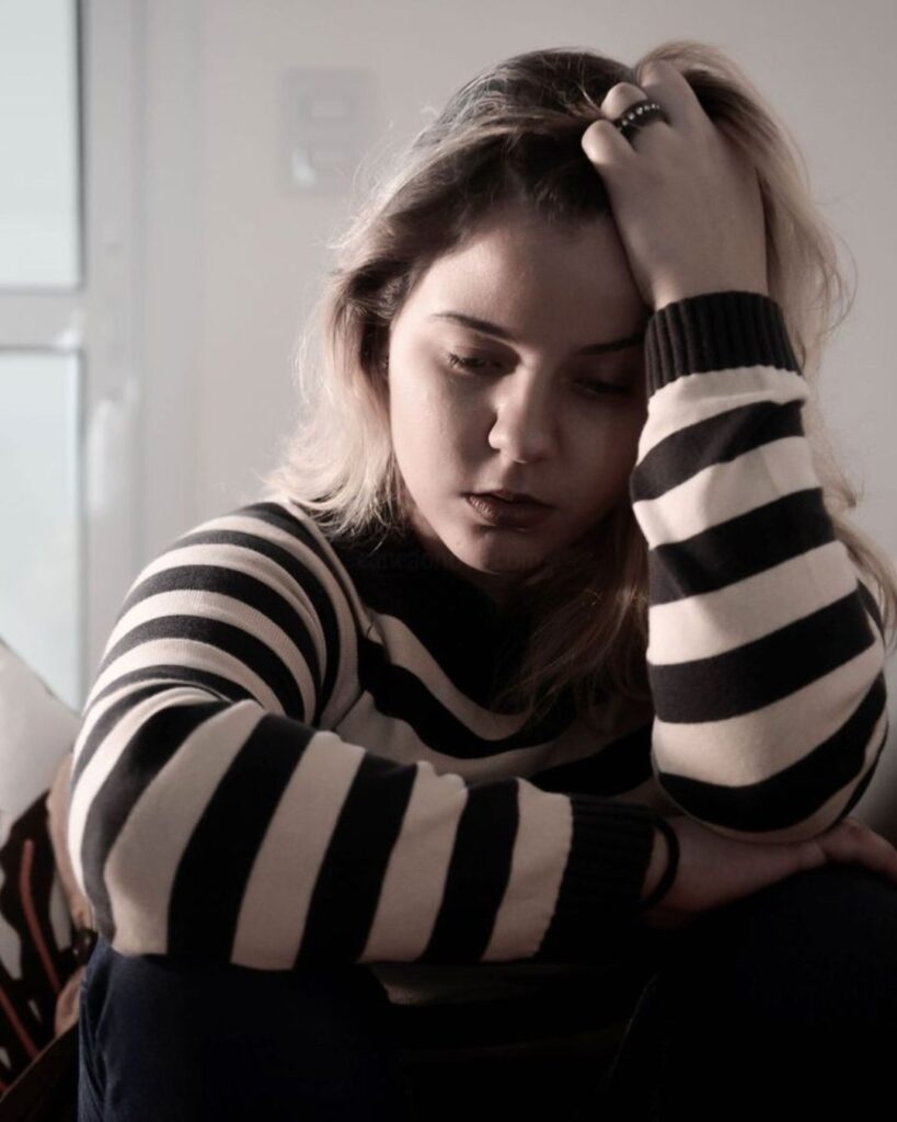 desconexão-interna-gera-ansiedade-esgotamento -transformação-cura-criança-interior-mudança-acolhida-aceitação-perdão-autocompaixão-ressignficação-mudança-coração-fé-oração